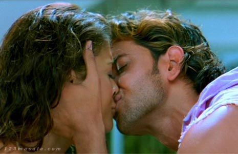 Neha+dhupia+kissing+sonu+sood